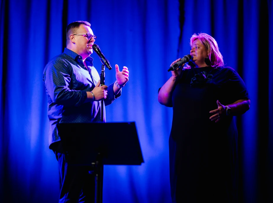 Duet Bartka Michalczyka i jego żony podczas wspólnego występu na scenie